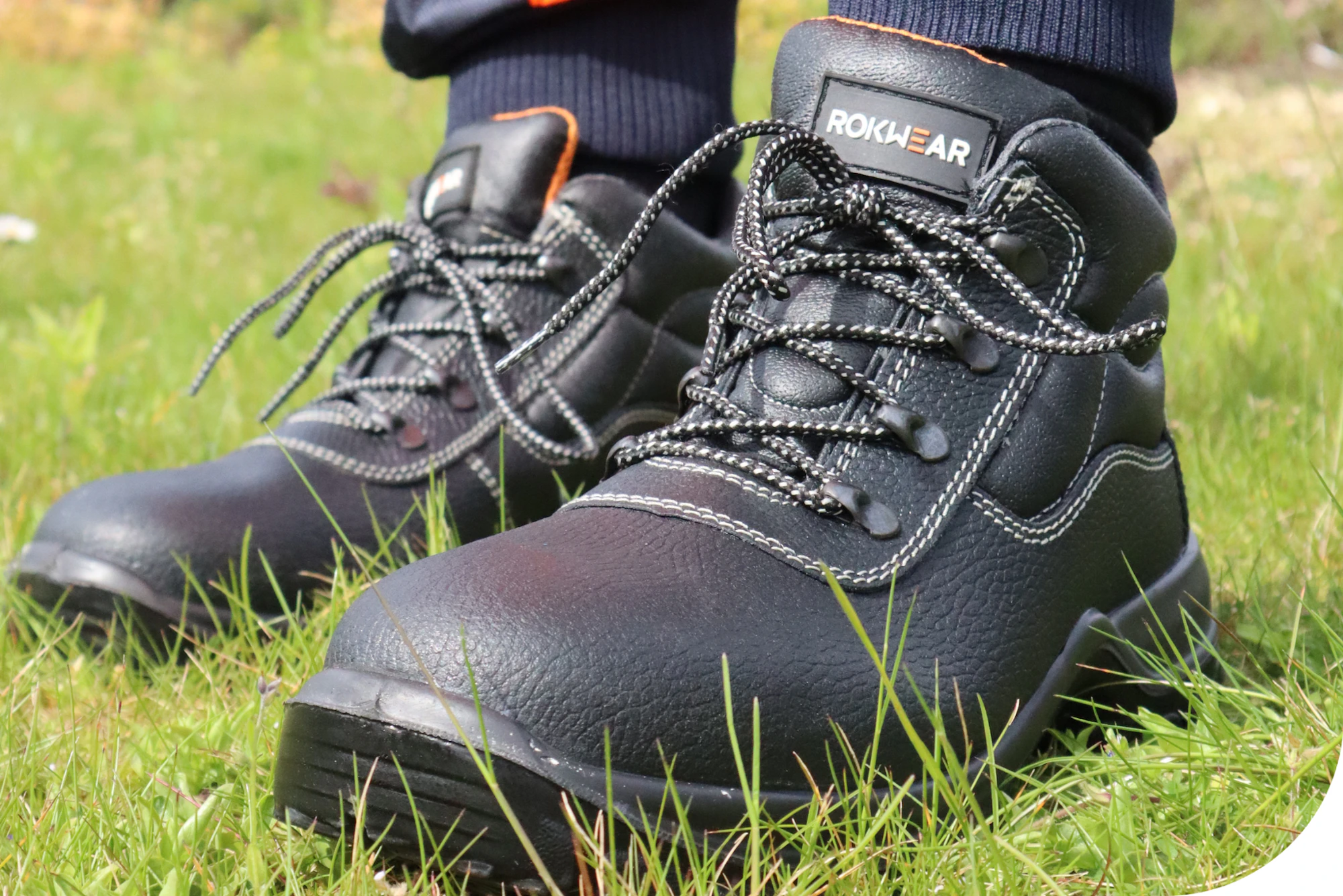 A Step-by-Step Guide to Breaking In Your Work Boots | SMI