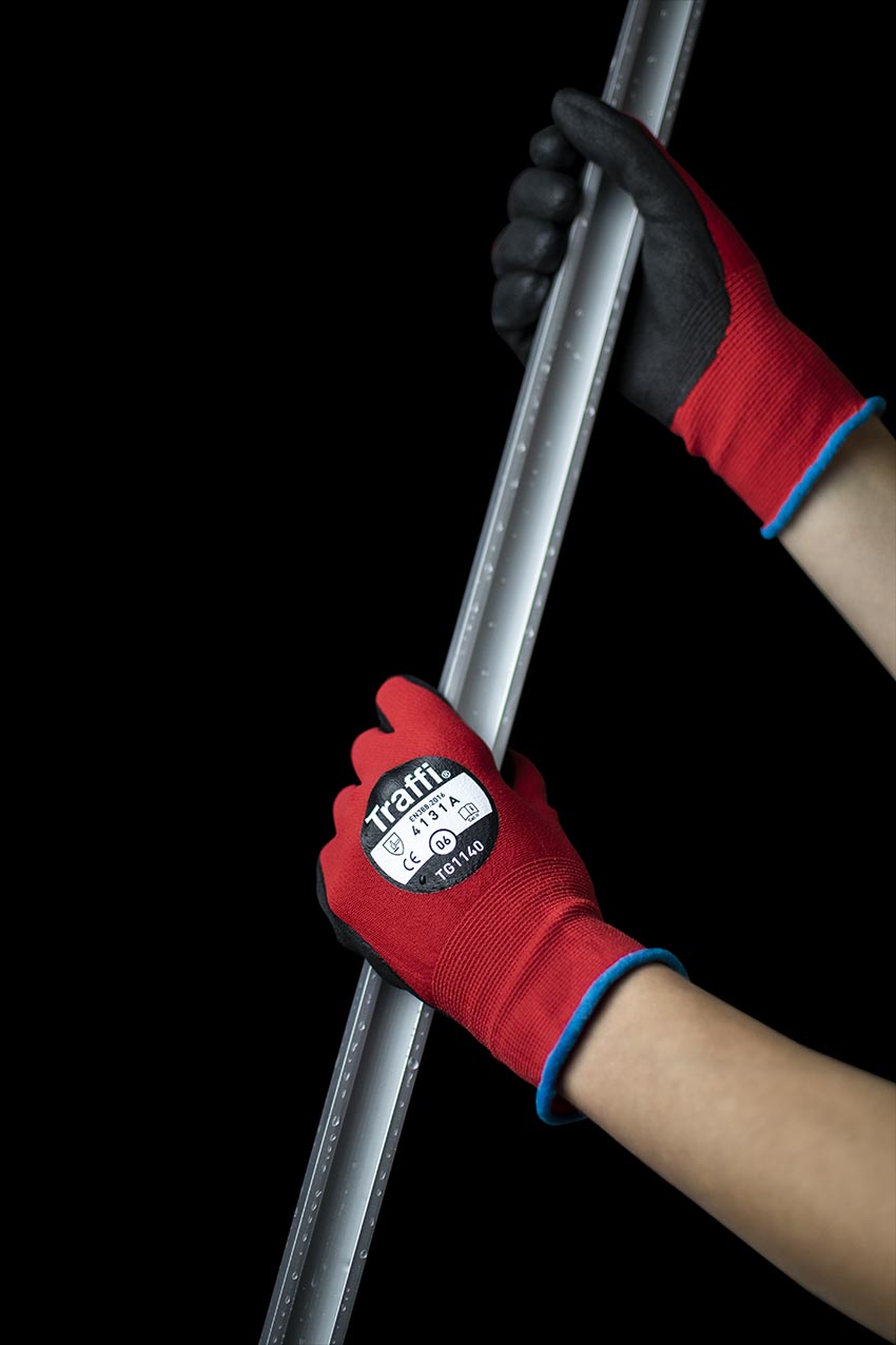 TRAFFI MICRODEX ULTRA NITRILE CUT LEVEL A SAFETY GLOVE-RED
